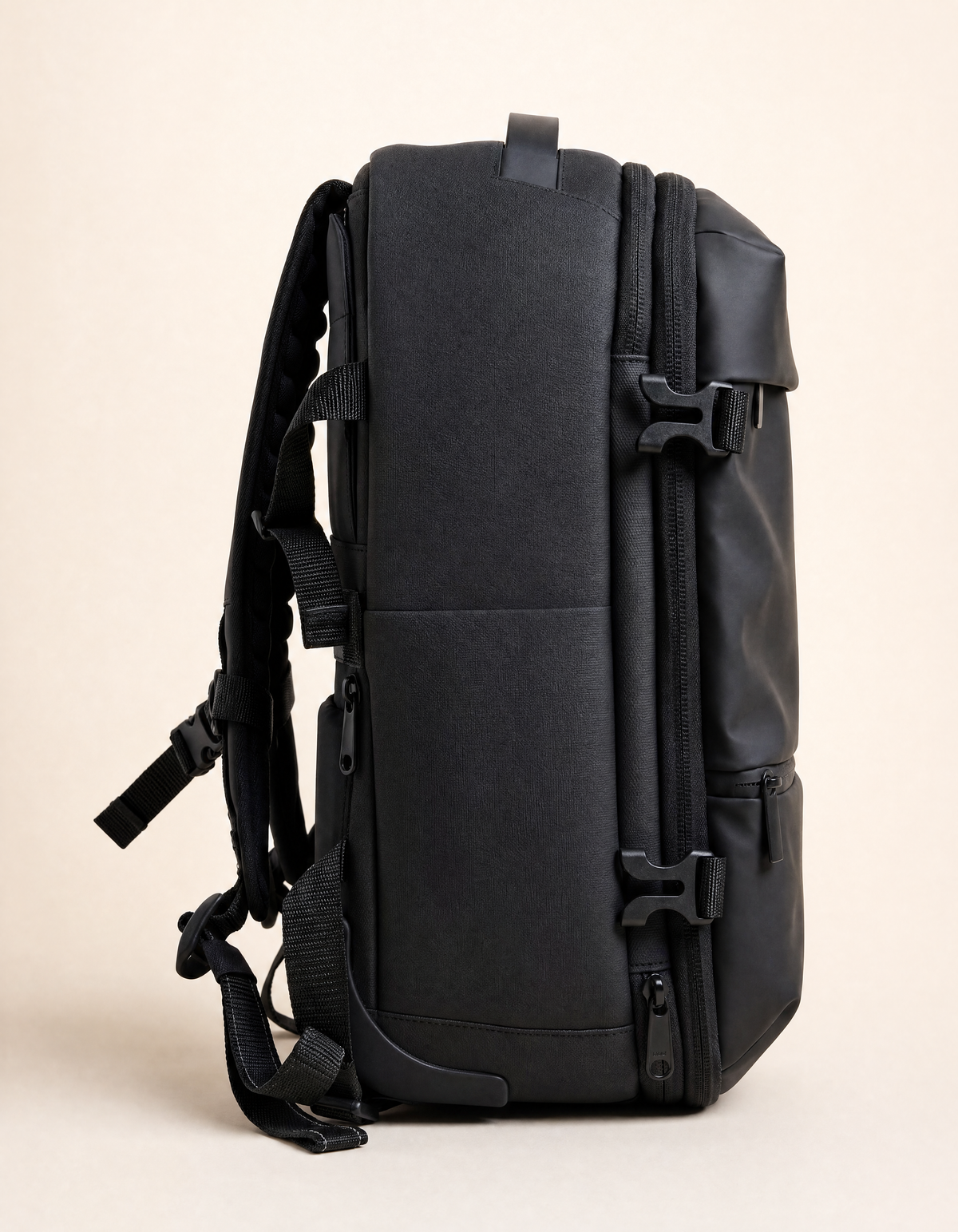 Profil du bagage ROAMINERA ONE avec ses sangles latérales